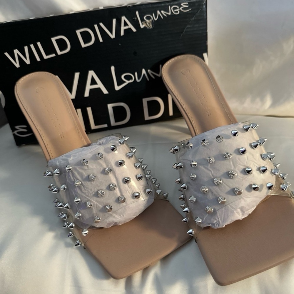 DIVA Lounge Beige Sandals with Metallic Studs